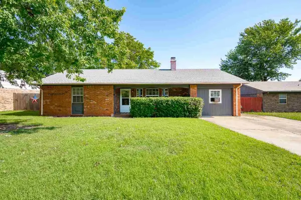 217 E Maple Avenue, Perry, OK 73077-2604