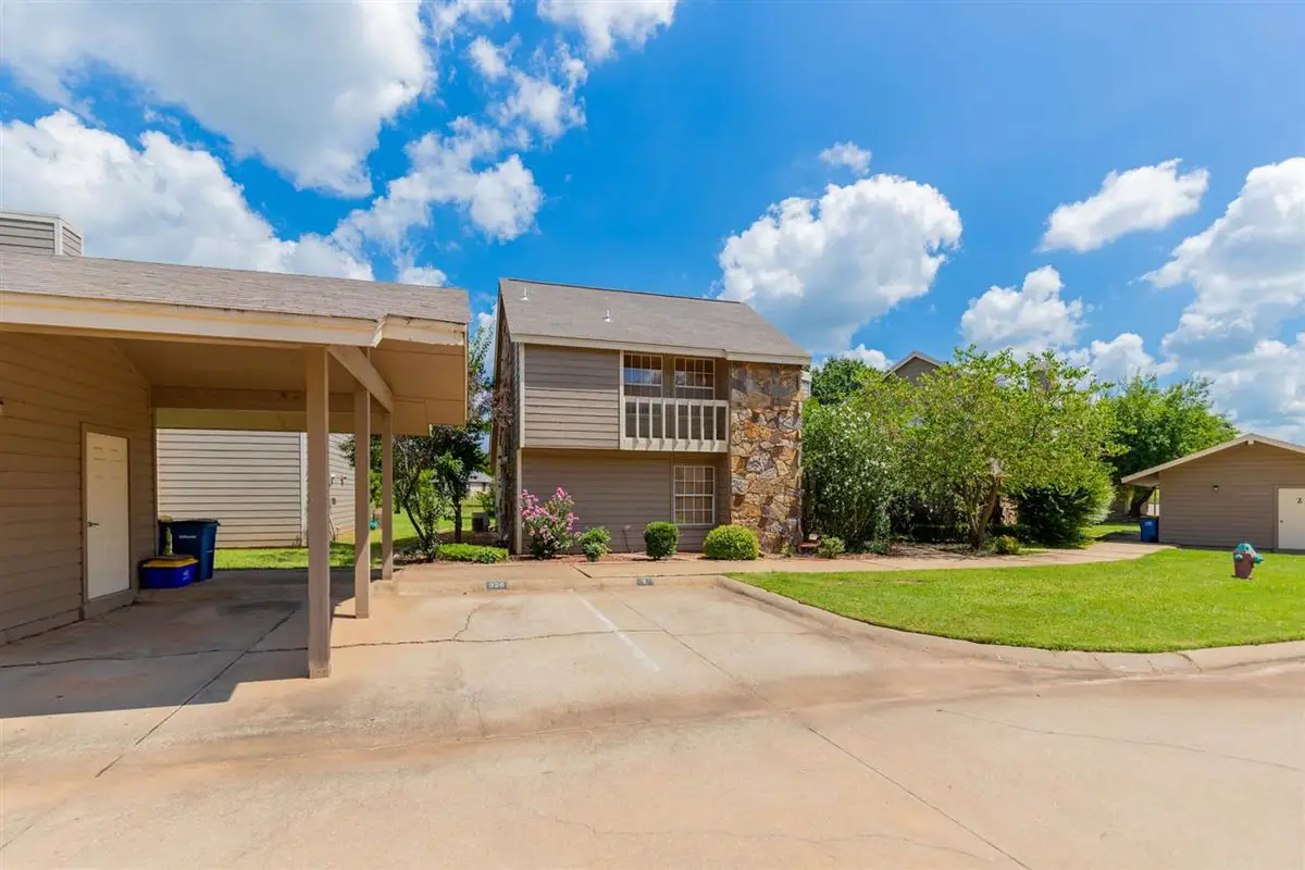 928 W Parkway Drive, Stillwater, OK 74075-0000 - #1