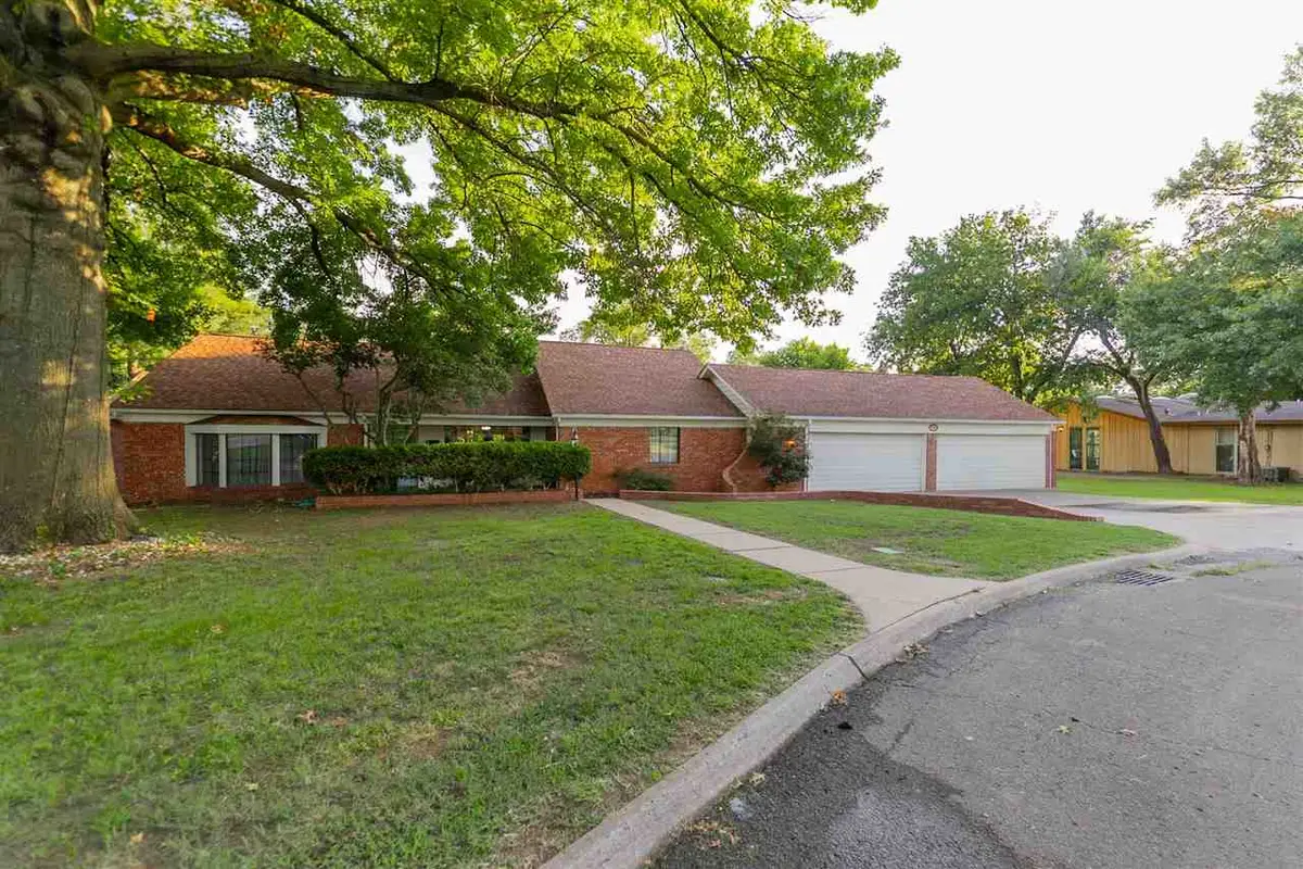 835 S Thompson Place, Cushing, OK 74023-0000 - #1