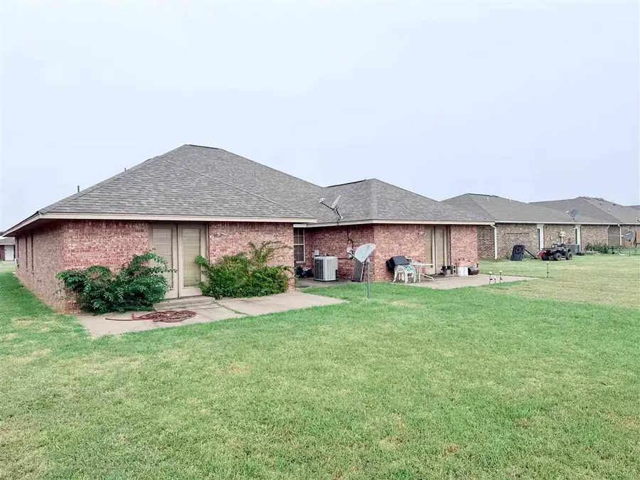 706 & 708 NE 4th Street, Perkins, OK 74059 - #2