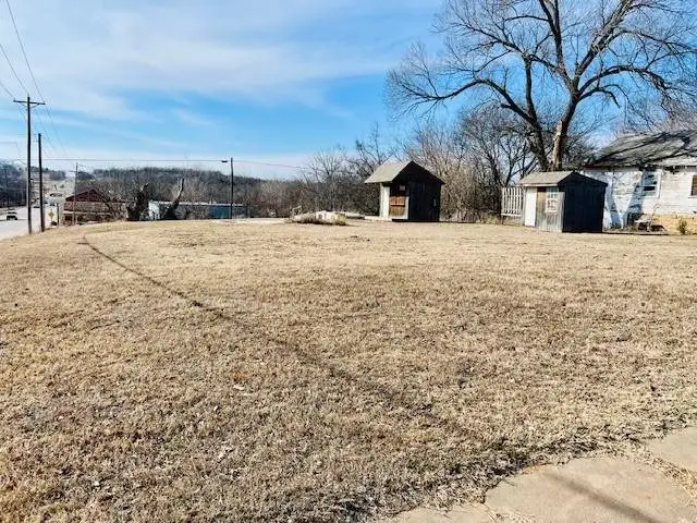 120 E Chicago Avenue, Yale, OK 74085 - #1