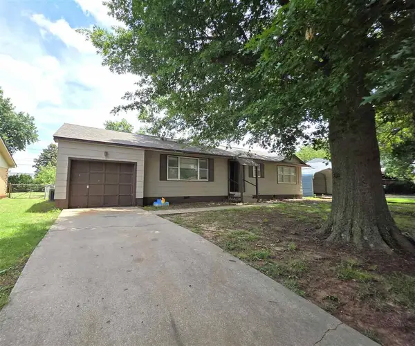 1404 Country Club Drive, Perry, OK 73077-2237
