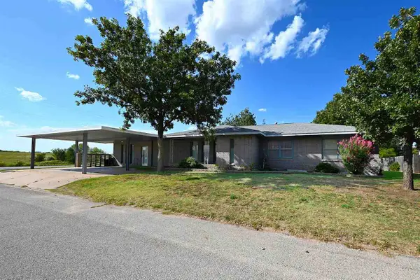17 Hillcrest Street, Perry, OK 73077