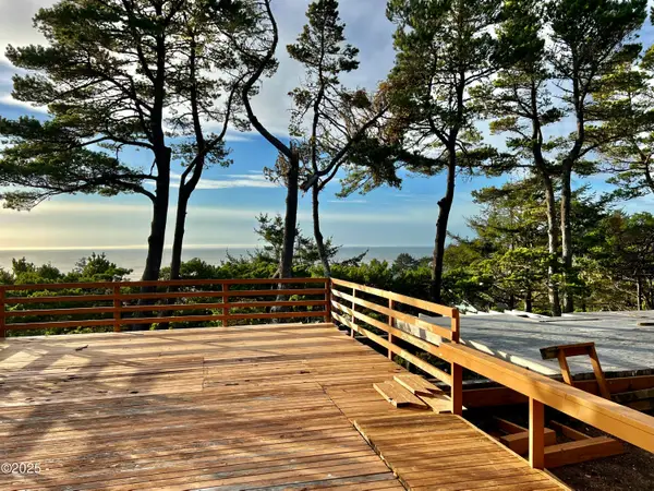 1442 NW Fircrest, Waldport, OR 97394