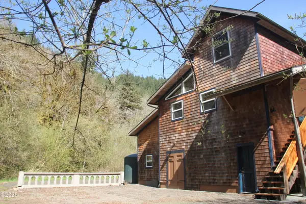 2 E Aldersprings, Waldport, OR 97394