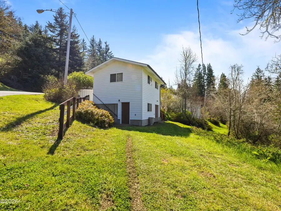 534 NW Skyline, Toledo, OR 97391 - #3