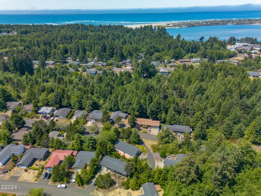 635 SE Ball, Waldport, OR 97394 - #3