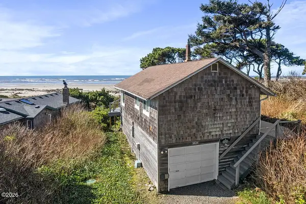 1424 SW Seawoods Ter, Waldport, OR 97394