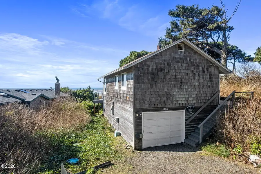 1424 SW Seawoods Ter, Waldport, OR 97394 - #2