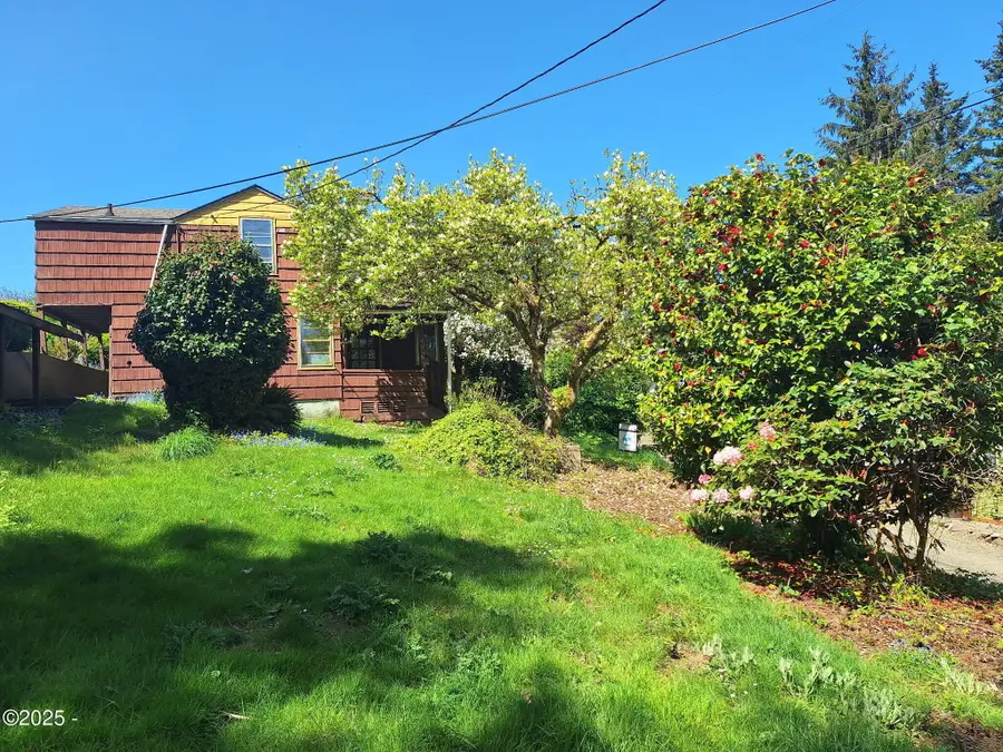 811 SE 7th, Toledo, OR 97391 - #2