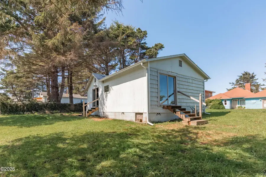 1044 SW 10th, Lincoln City, OR 97367 - #2