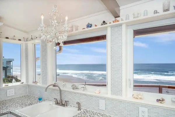 1923 NW Harbor, Lincoln City, OR 97367