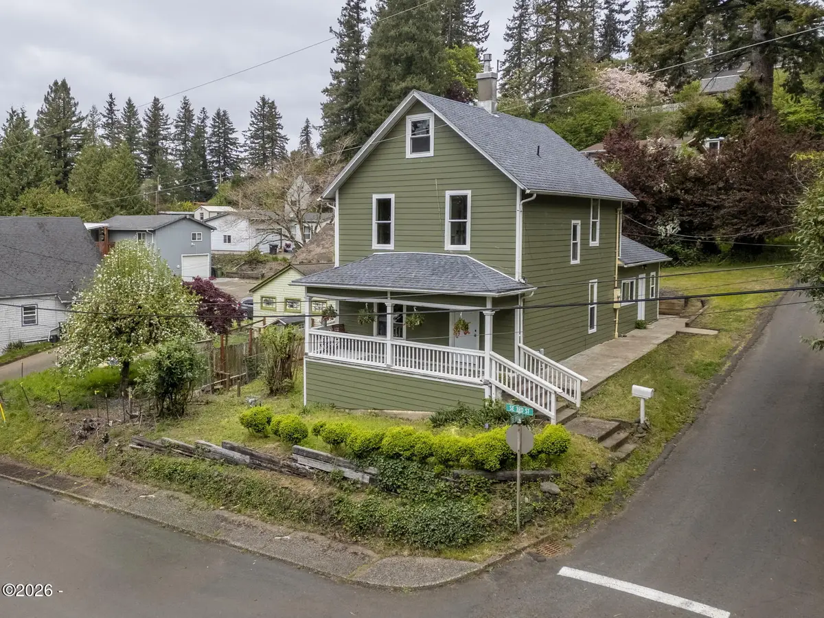 492 SE 3rd, Toledo, OR 97391 - #1