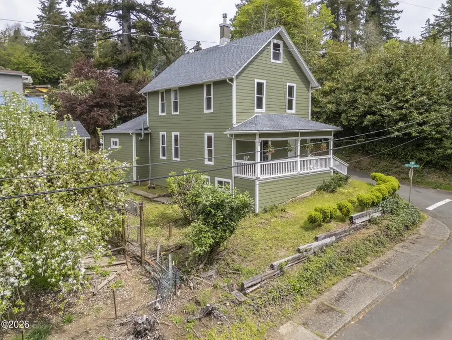 492 SE 3rd, Toledo, OR 97391 - #3