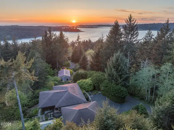 363 SE Back Bay Dr, Newport, OR 97365