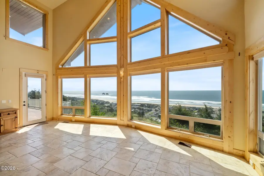 367 Longview, Rockaway Beach, OR 97136 - #2