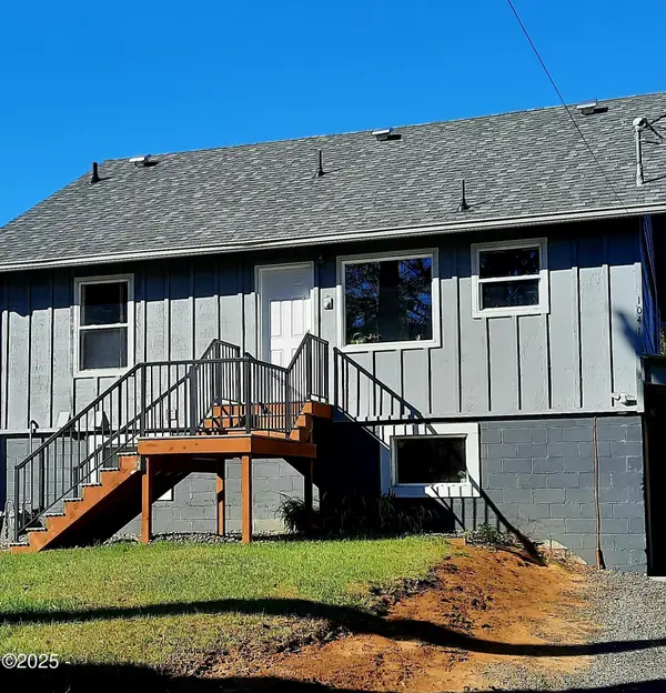 1039 NE Grant, Newport, OR 97365