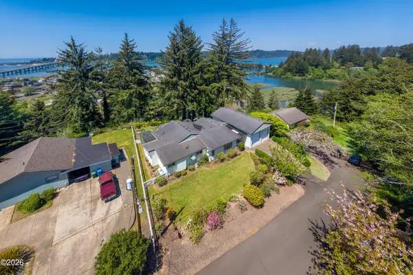 440 NE Edgecliff Dive, Waldport, OR 97394