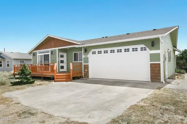 1905 NW Seaview Dr, Waldport, OR 97394