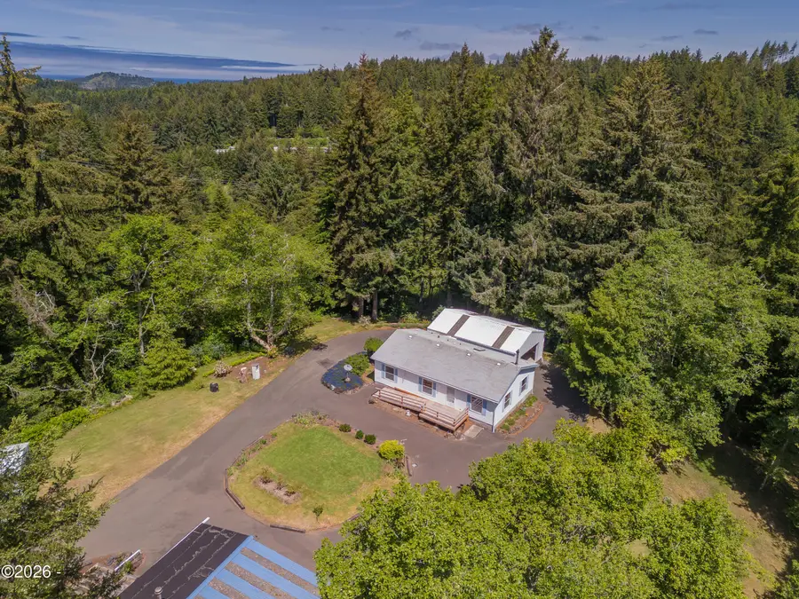 1621 NE Yaquina Heights, Newport, OR 97365 - #2