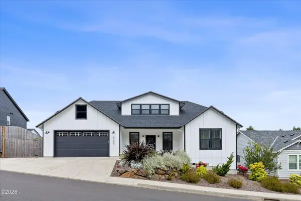 34980 Lahaina Loop, Pacific City, OR 97135