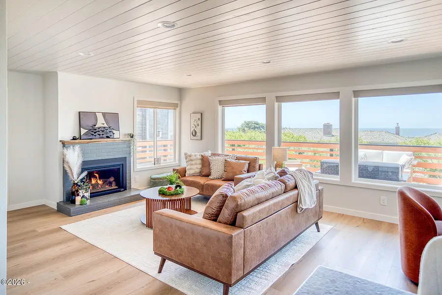 1124 SW Mark St, Newport, OR 97365 - #3