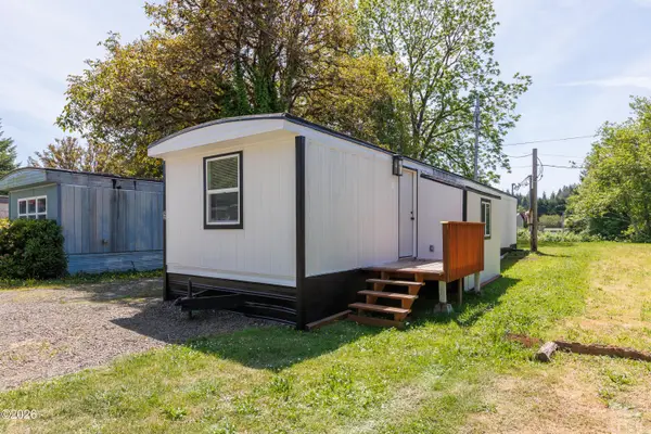 724 SW Ferry Ave, Siletz, OR 97380