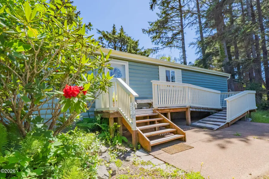 1232 SE 2nd, Lincoln City, OR 97367 - #2