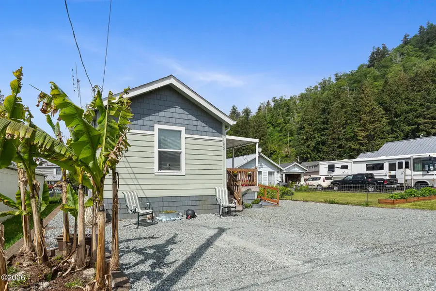 105 10th, Garibaldi, OR 97118 - #3