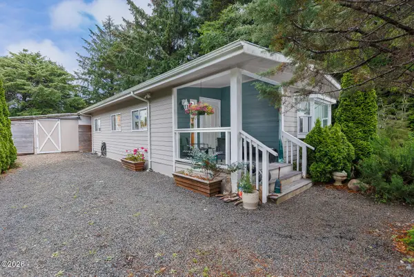 467 NE Washington, Yachats, OR 97498