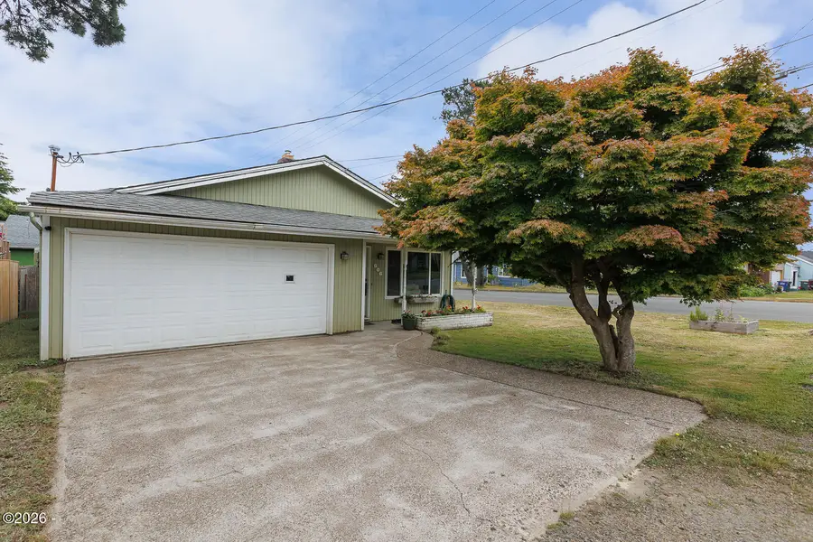 806 NE Douglas, Newport, OR 97365 - #2