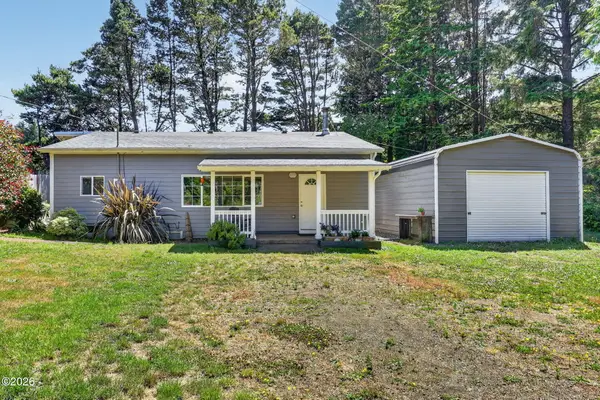 1251 NW Wenger Ln, Waldport, OR 97394