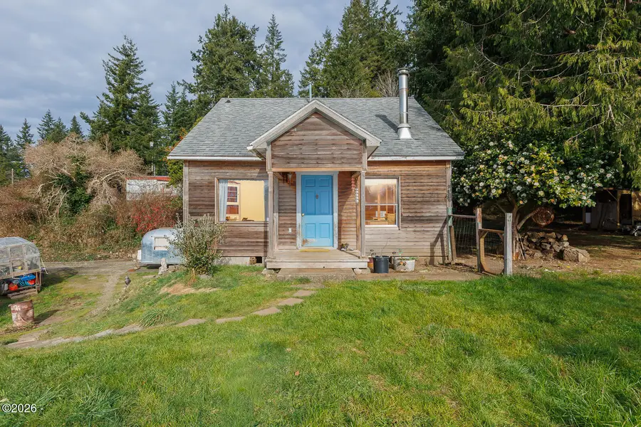 254 NE 3rd, Toledo, OR 97391 - #3