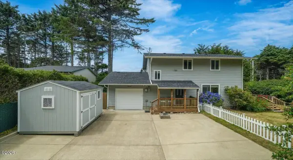 8242 SW Abalone, South Beach, OR 97366