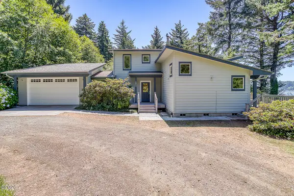 2842 N Bayview, Waldport, OR 97394
