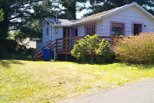 1056 SW 10th, Lincoln City, OR 97367
