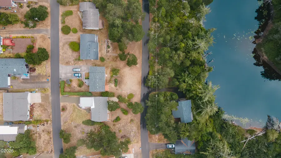2813 NW Bayshore, Waldport, OR 97394 - #3