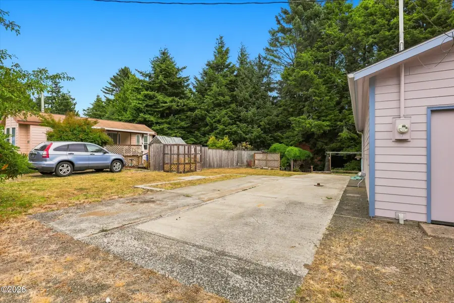 550 SE Reef Ave, Lincoln City, OR 97367 - #3
