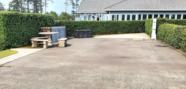 6225 N Coast, Newport, OR 97365
