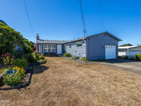 322 NE 5th St, Newport, OR 97365