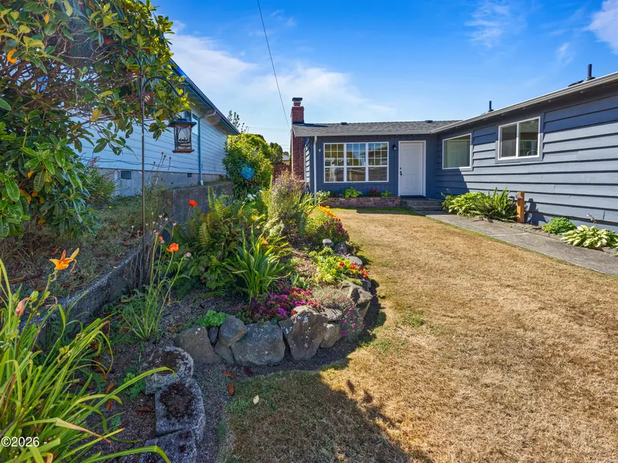 322 NE 5th St, Newport, OR 97365 - #2