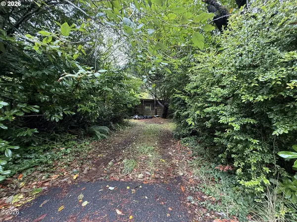 594 SW Wakonda Beach Rd, Waldport, OR 97394