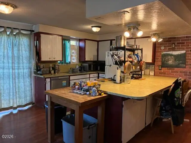 140 SE Salmon, Waldport, OR 97394 - #2