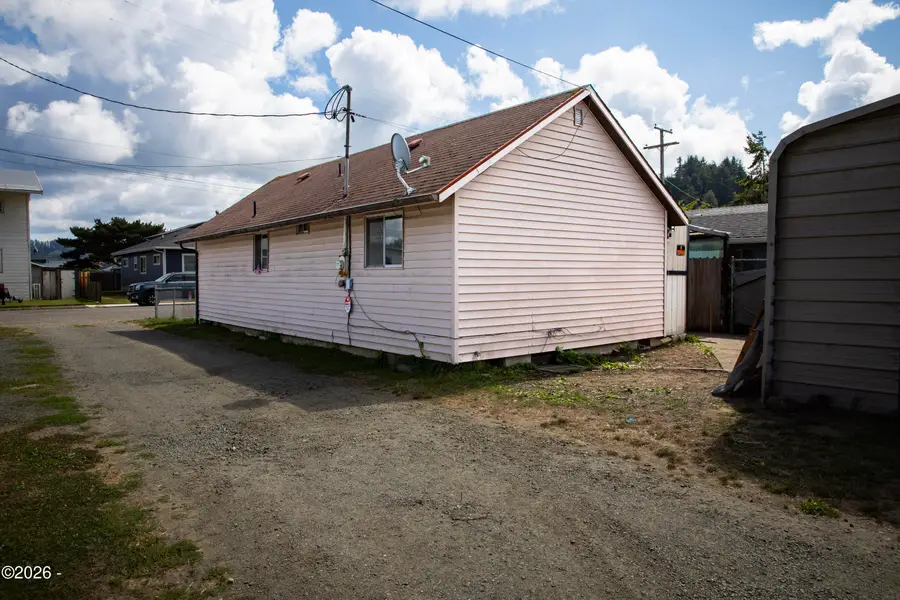 338 N 9th, Reedsport, OR 97467 - #3