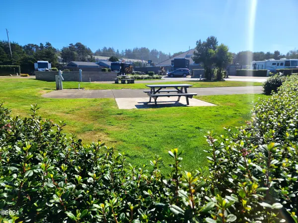 6225 N Coast, Newport, OR 97365