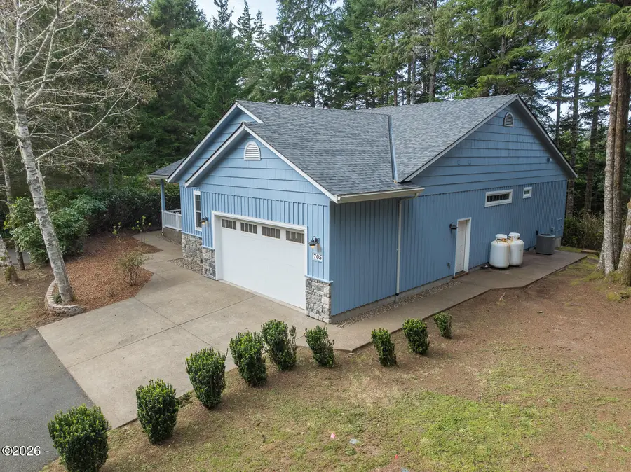 705 NW Highland, Waldport, OR 97394 - #3