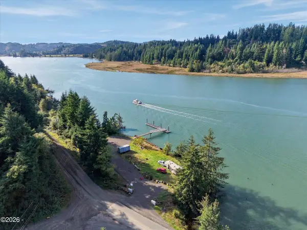 1550 S Bay, Toledo, OR 97391