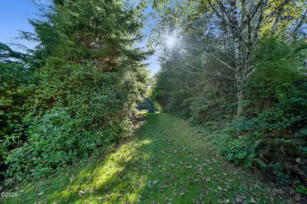 233 S Rock Creek, Rockaway Beach, OR 97136