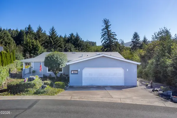 738 SE Winchell Dr, Depoe Bay, OR 97341