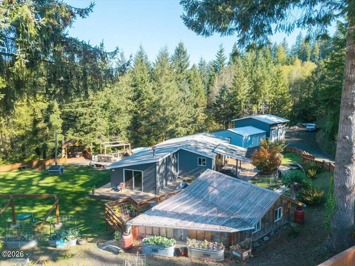 560 NW Skyline, Toledo, OR 97391 - #1